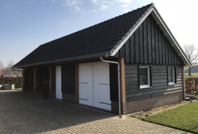 Rustieke douglas schuur met gebinten