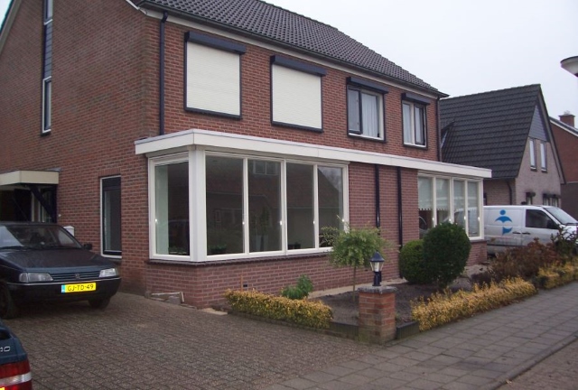 Uitbouw met stalen constructie